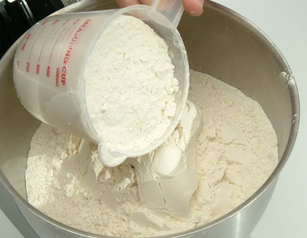 DSCF6807measuringcup&flour